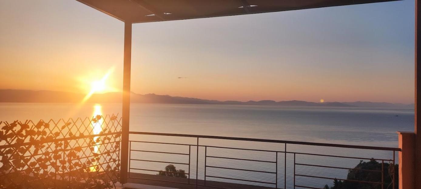 Simply Meraki Gytheian Apt With Panoramic Sea View Gythio Eksteriør billede